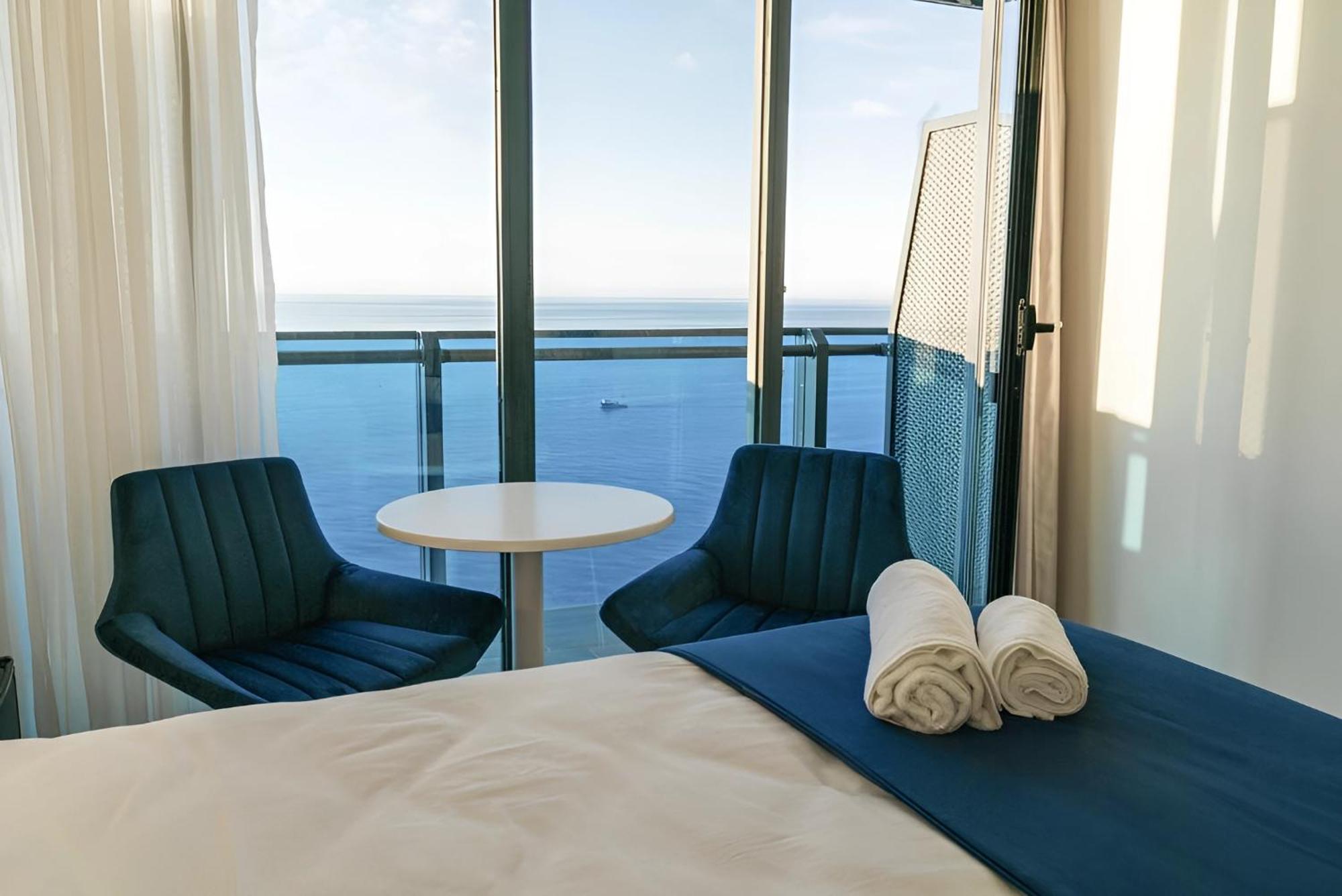 Orbi Batumi City Beach View Hotel Ngoại thất bức ảnh