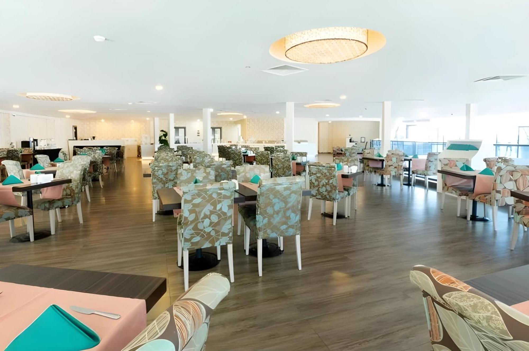Orbi Batumi City Beach View Hotel Ngoại thất bức ảnh